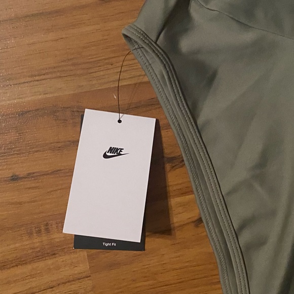 Nike SportswearWomen's Asymmetrical Long-Sleeve Top - Picture 3 of 10